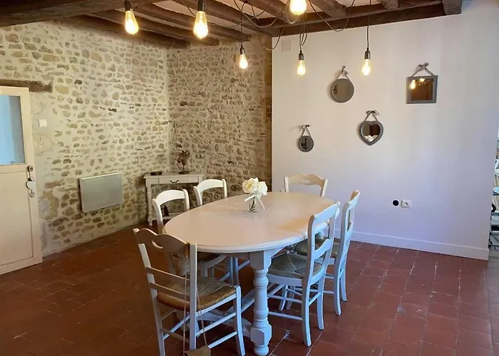 Maison De Village Avec Jardin, Parc Prive Et Box Fibre, Animaux Bienvenus, A 15 Min Du Mans - Fr-1-410-333 Mézières-sous-Lavardin