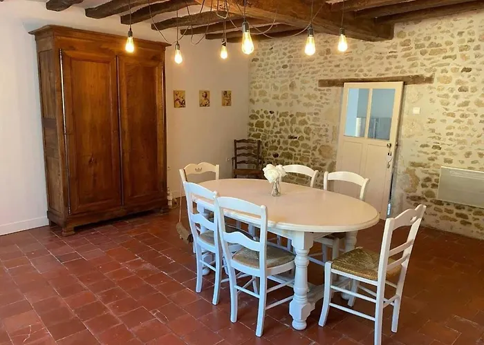 Maison De Village Avec Jardin, Parc Prive Et Box Fibre, Animaux Bienvenus, A 15 Min Du Mans - Fr-1-410-333 Mézières-sous-Lavardin